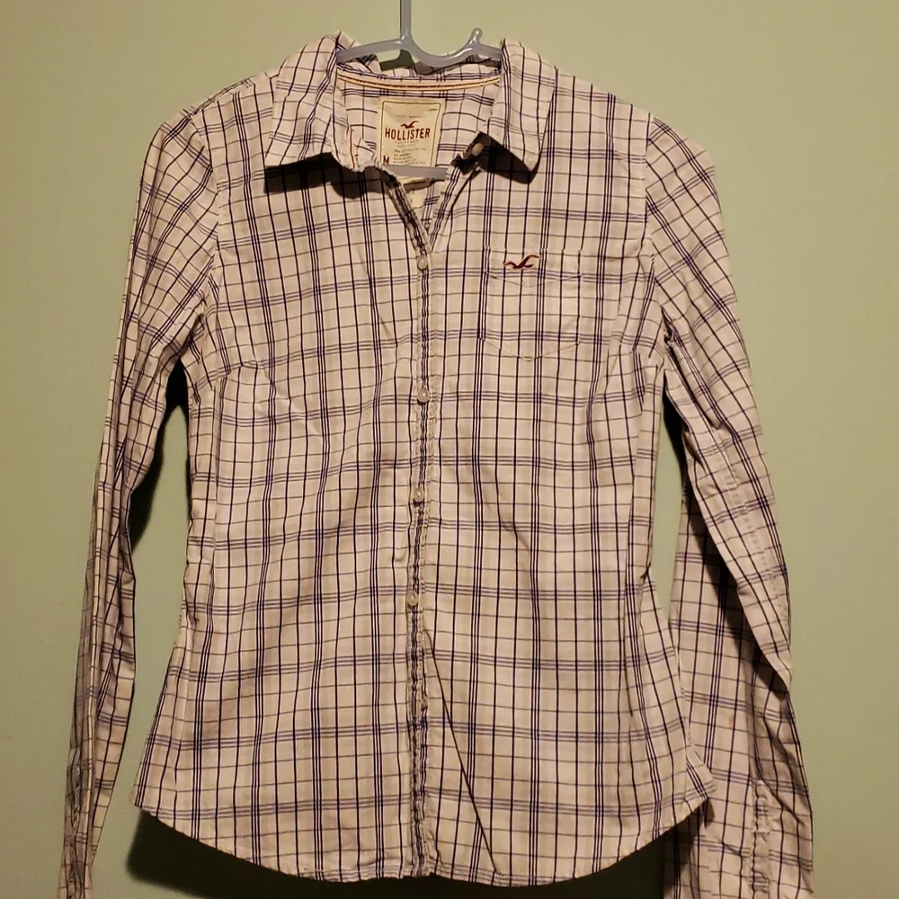 Hollister like new. Absolutely gorgeous Button down, collar shirt - Picture 3 of 9